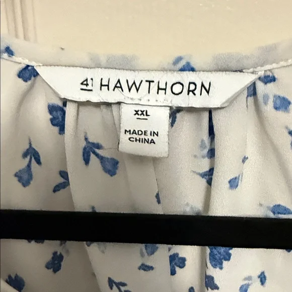 41 Hawthorn White and Blue Floral Blouse - Picture 2 of 3